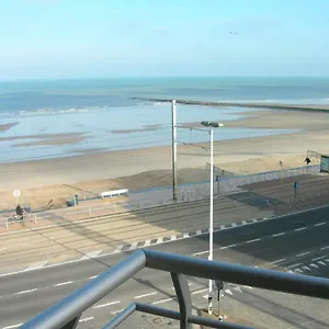  Appartement 'de Strandwandeling' Near